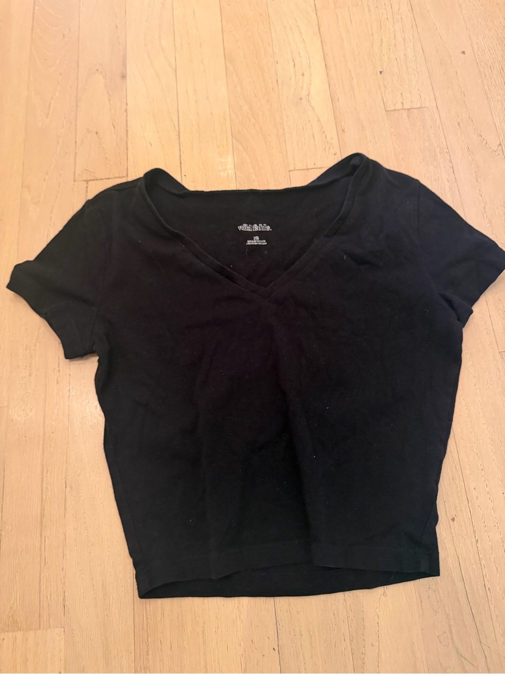 wild fable Black V-Neck Short Sleeve Crop Top